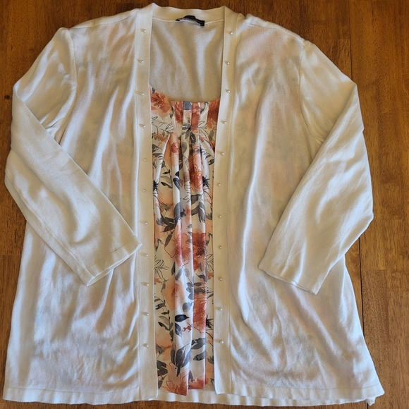 Elegant White Cardigan Sweater - Picture 1 of 6